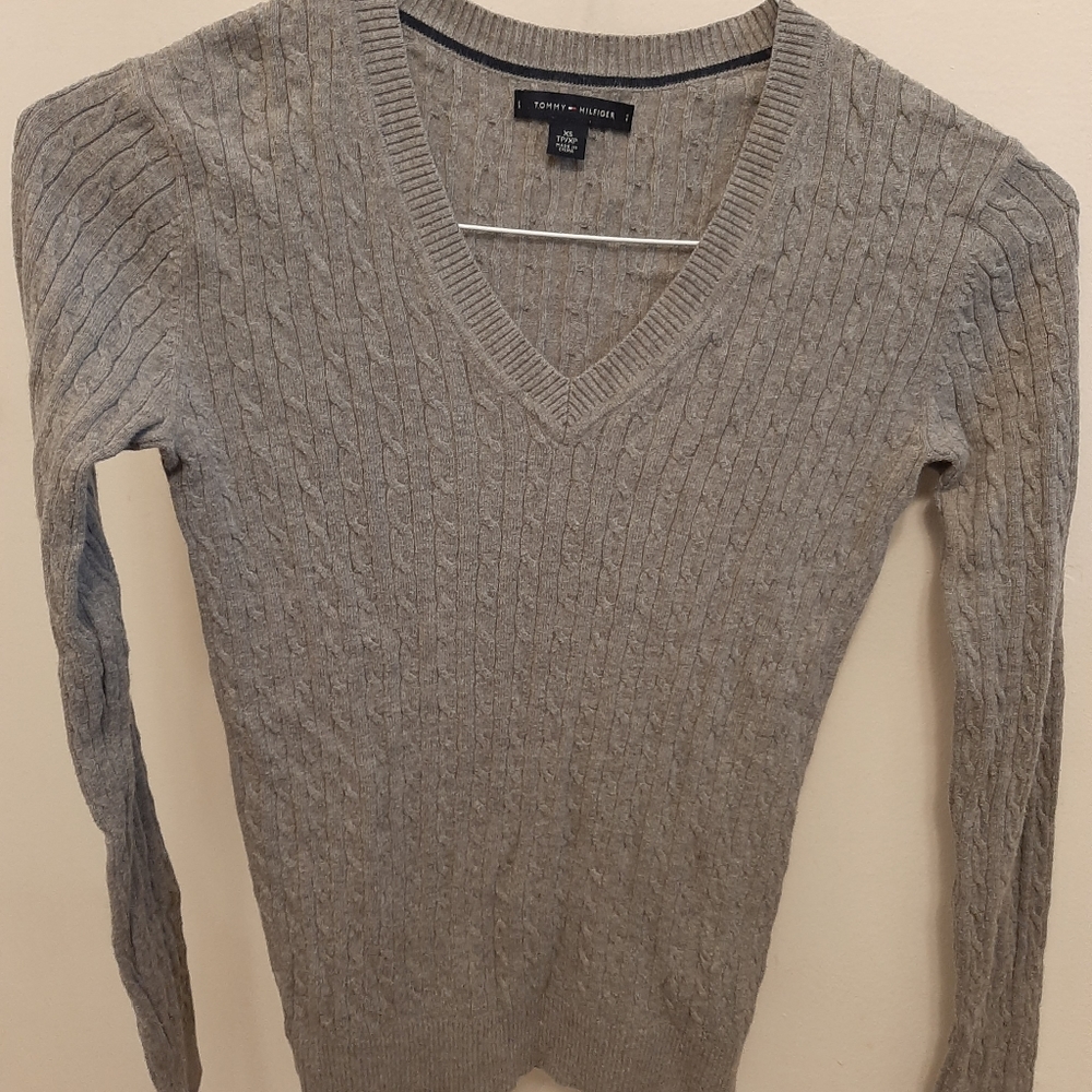Tommy Hilfiger xs grey cable knit sweater v neck